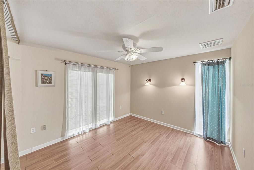 For Sale: $325,000 (3 beds, 2 baths, 1704 Square Feet)
