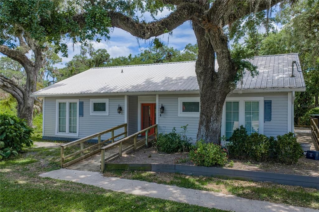 For Sale: $325,000 (3 beds, 2 baths, 1704 Square Feet)