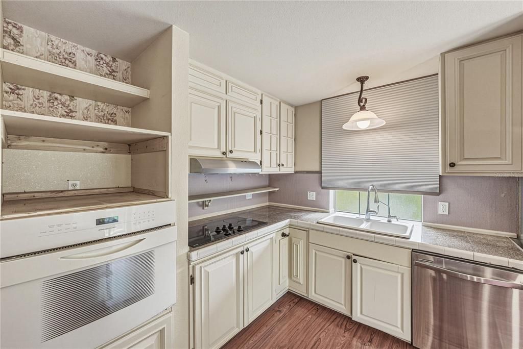 For Sale: $325,000 (3 beds, 2 baths, 1704 Square Feet)