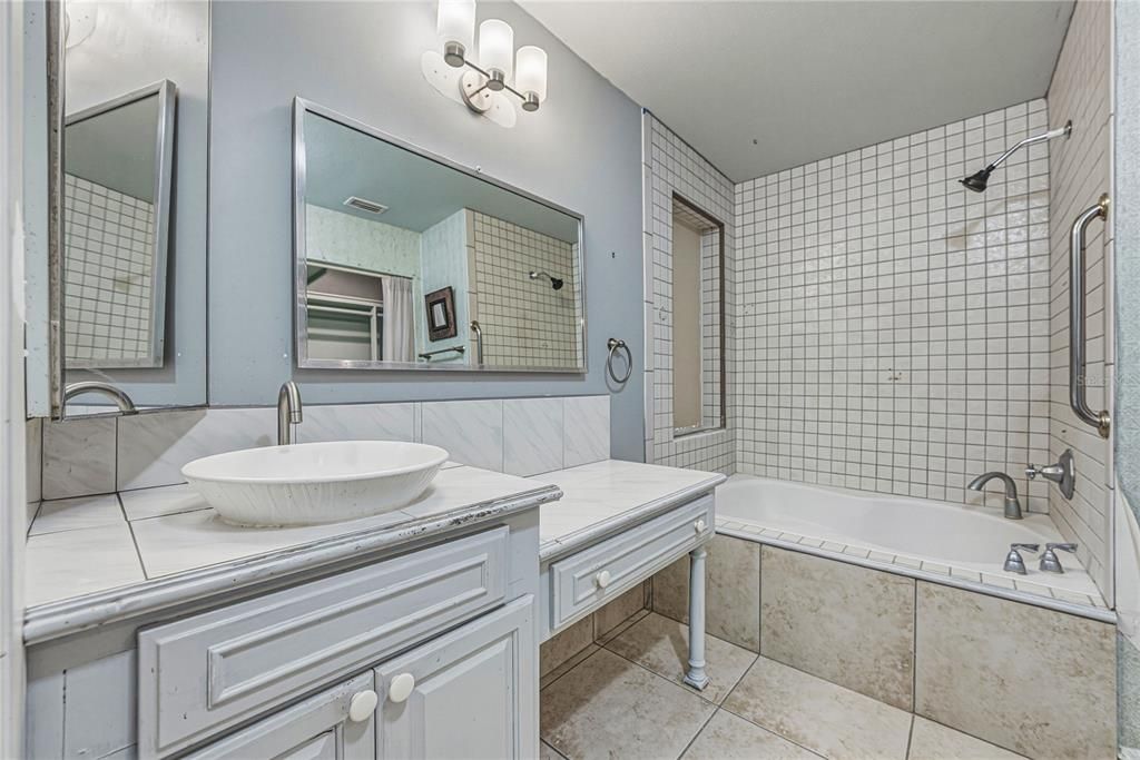 For Sale: $325,000 (3 beds, 2 baths, 1704 Square Feet)