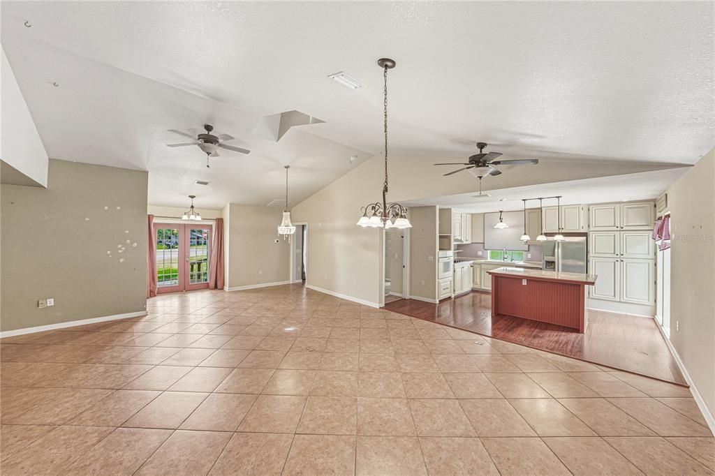 For Sale: $325,000 (3 beds, 2 baths, 1704 Square Feet)