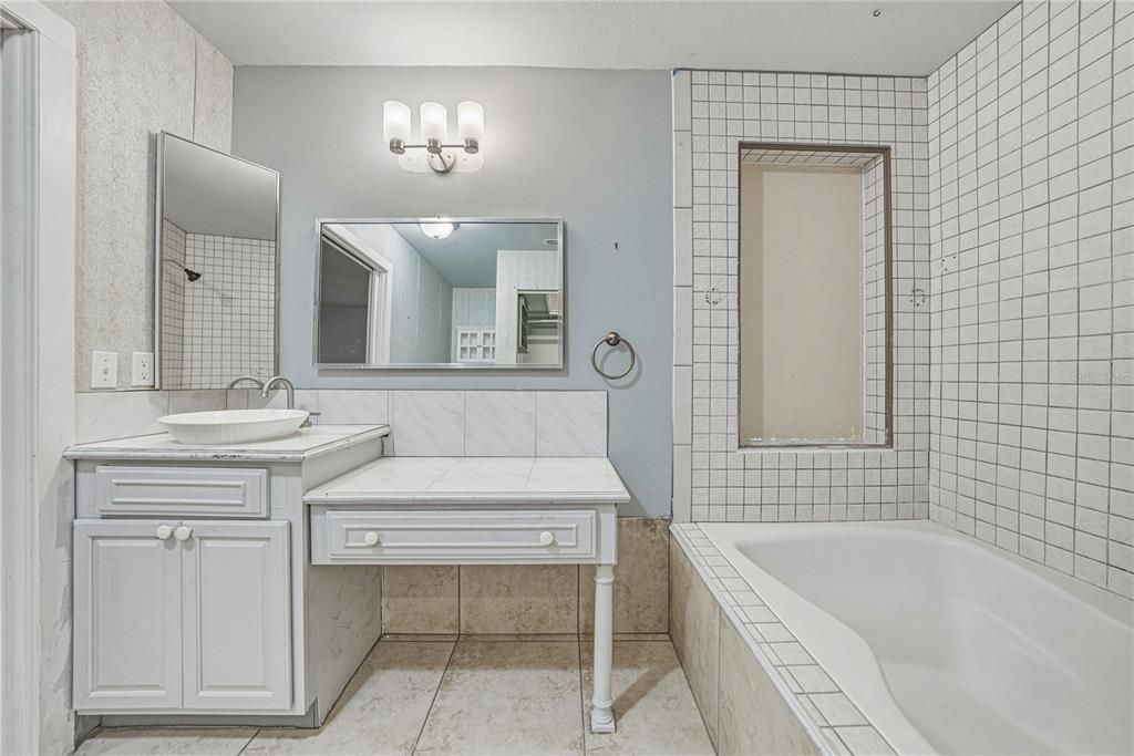 For Sale: $325,000 (3 beds, 2 baths, 1704 Square Feet)
