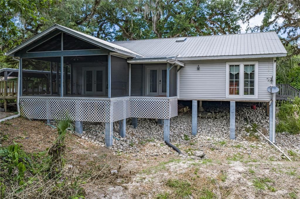For Sale: $325,000 (3 beds, 2 baths, 1704 Square Feet)