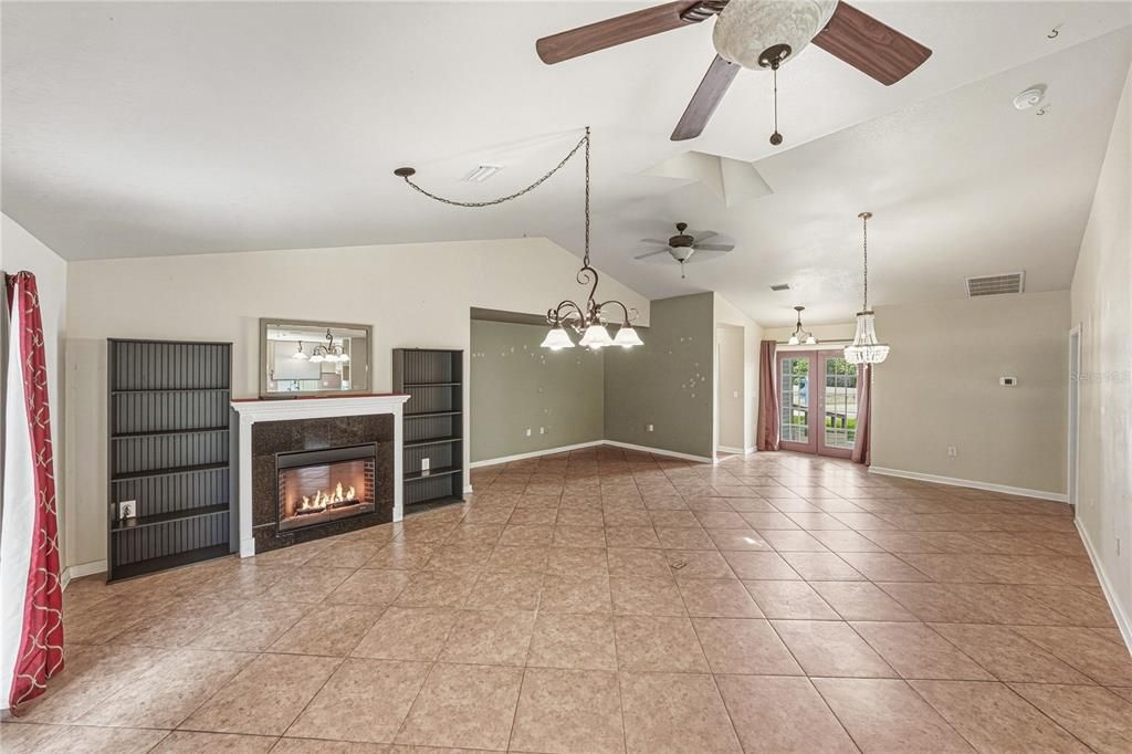 For Sale: $325,000 (3 beds, 2 baths, 1704 Square Feet)