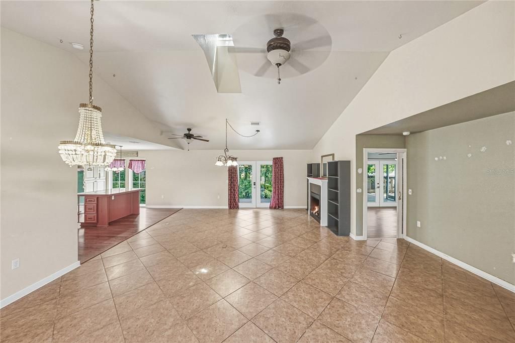 For Sale: $325,000 (3 beds, 2 baths, 1704 Square Feet)