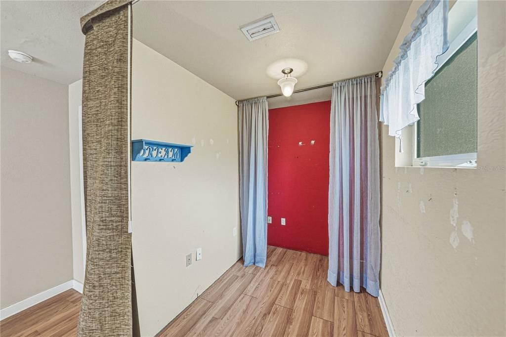 For Sale: $325,000 (3 beds, 2 baths, 1704 Square Feet)