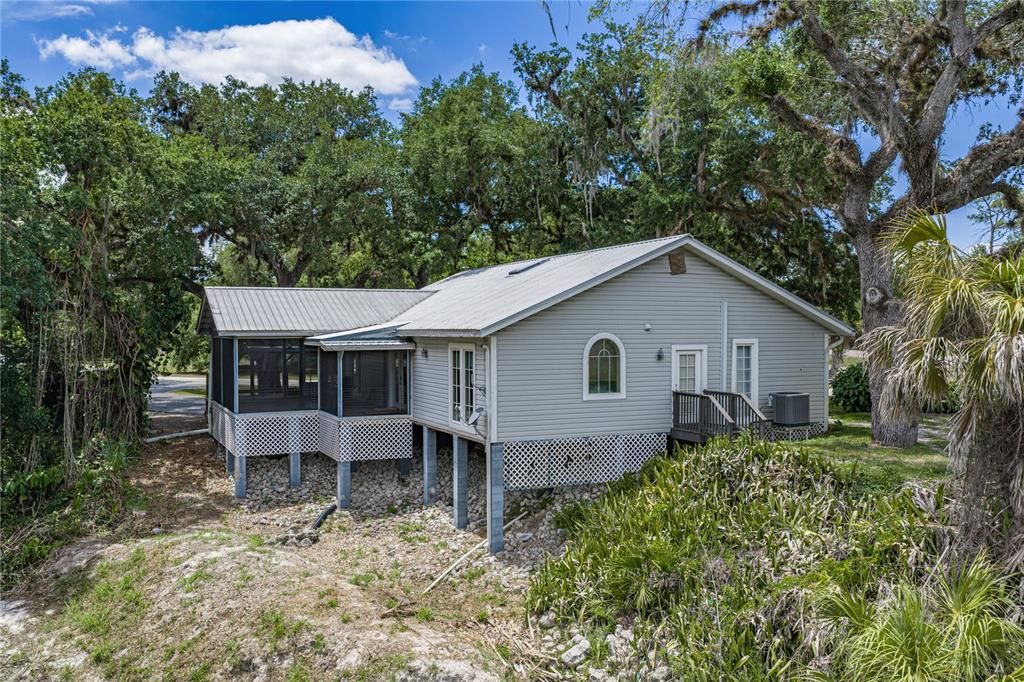 For Sale: $325,000 (3 beds, 2 baths, 1704 Square Feet)