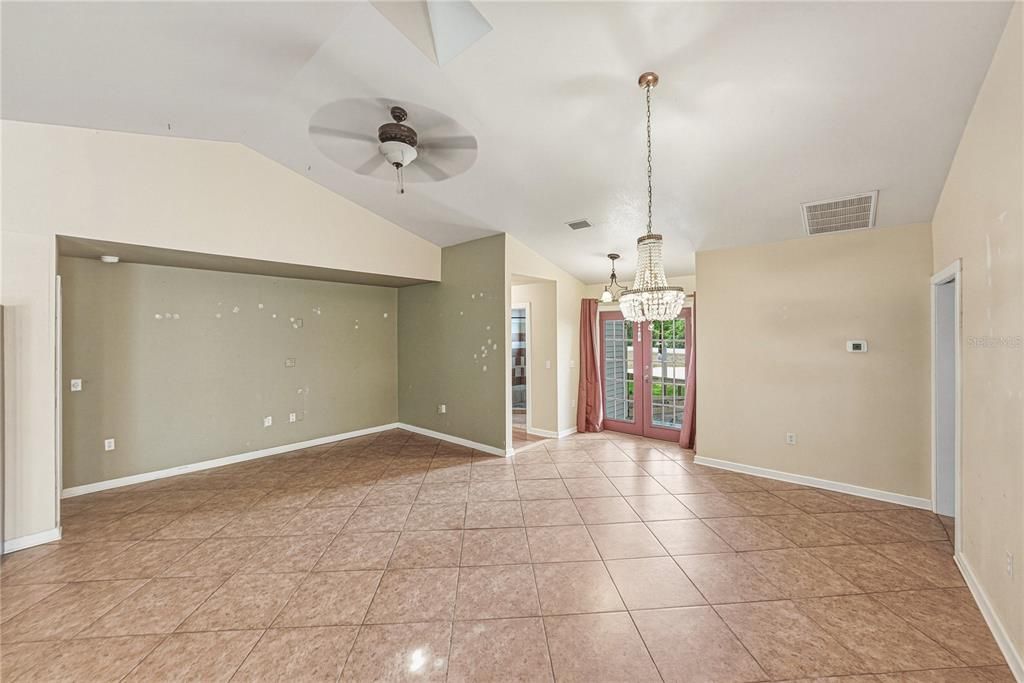 For Sale: $325,000 (3 beds, 2 baths, 1704 Square Feet)
