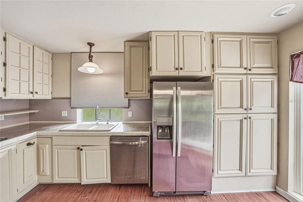 For Sale: $325,000 (3 beds, 2 baths, 1704 Square Feet)