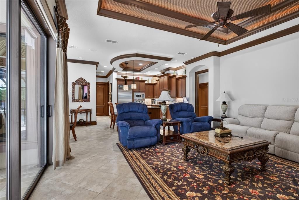 En Venta: $925,000 (4 camas, 3 baños, 3250 Pies cuadrados)