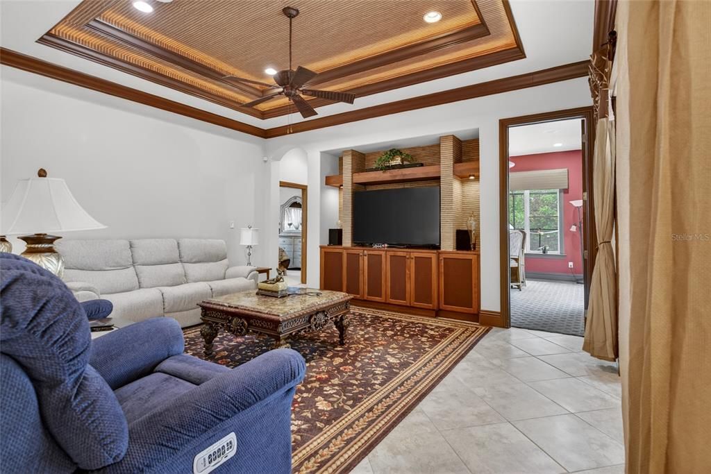 En Venta: $925,000 (4 camas, 3 baños, 3250 Pies cuadrados)
