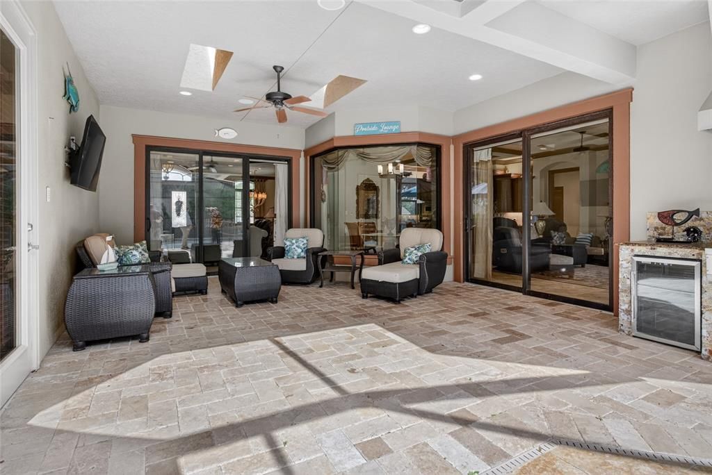 En Venta: $925,000 (4 camas, 3 baños, 3250 Pies cuadrados)