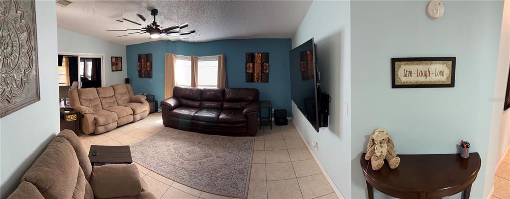 Active With Contract: $199,900 (2 beds, 2 baths, 1316 Square Feet)