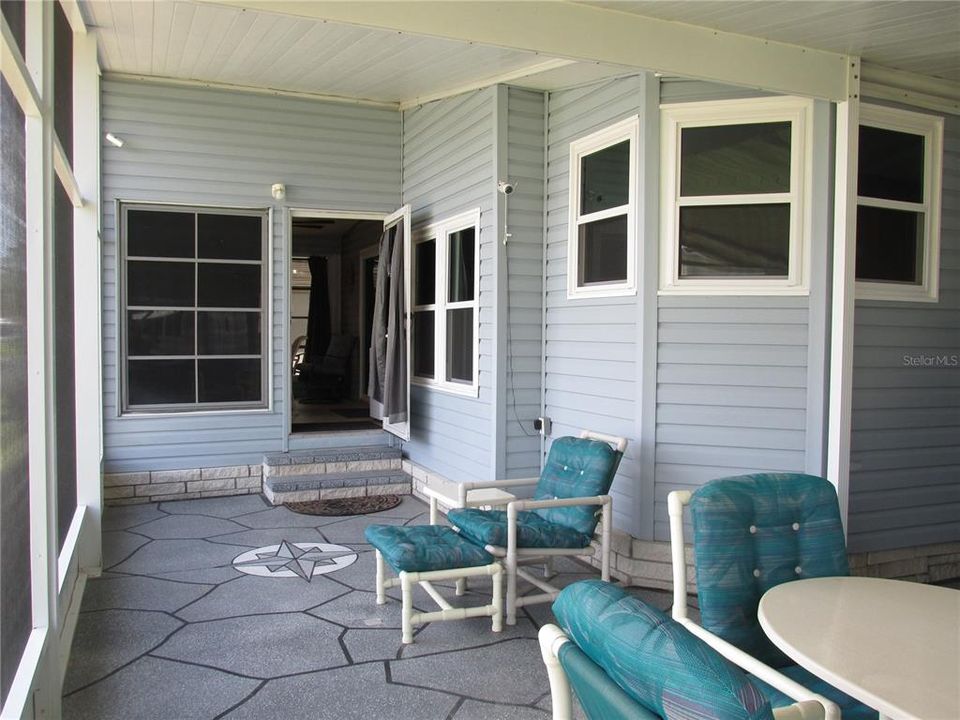 Active With Contract: $199,900 (2 beds, 2 baths, 1316 Square Feet)