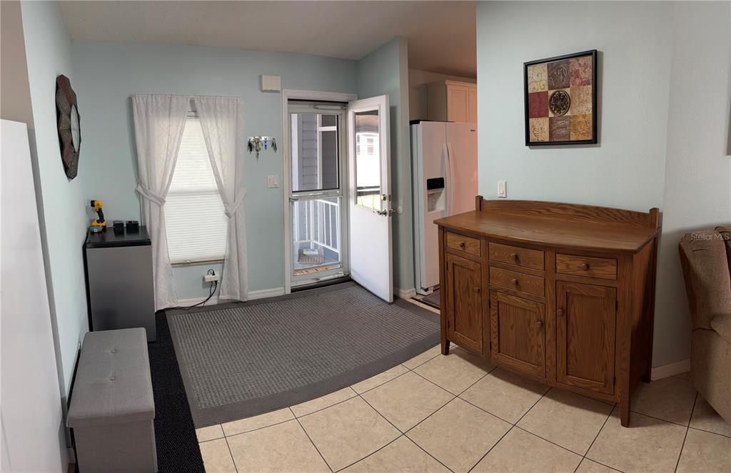 Active With Contract: $199,900 (2 beds, 2 baths, 1316 Square Feet)