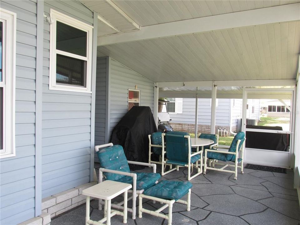 Active With Contract: $199,900 (2 beds, 2 baths, 1316 Square Feet)