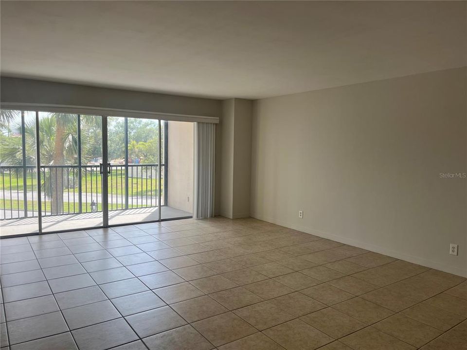 Active With Contract: $1,800 (2 beds, 2 baths, 1065 Square Feet)