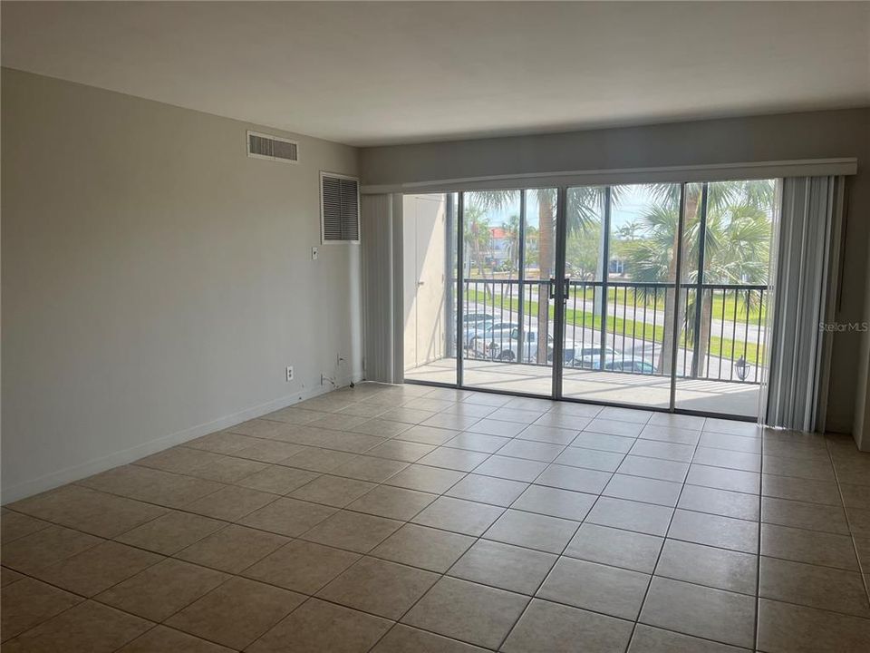 Active With Contract: $1,800 (2 beds, 2 baths, 1065 Square Feet)