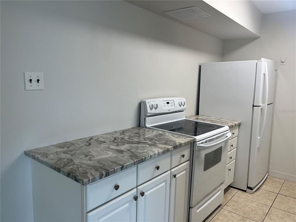 Active With Contract: $1,800 (2 beds, 2 baths, 1065 Square Feet)