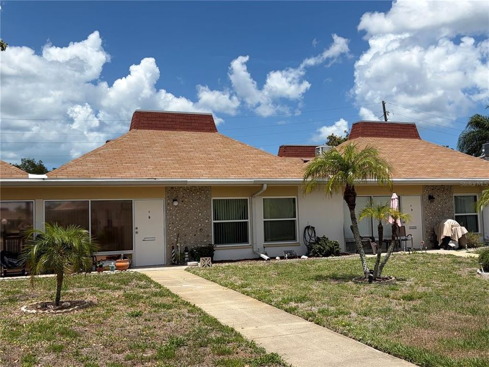 For Sale: $143,000 (2 beds, 1 baths, 825 Square Feet)