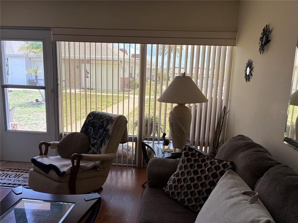 For Sale: $143,000 (2 beds, 1 baths, 825 Square Feet)