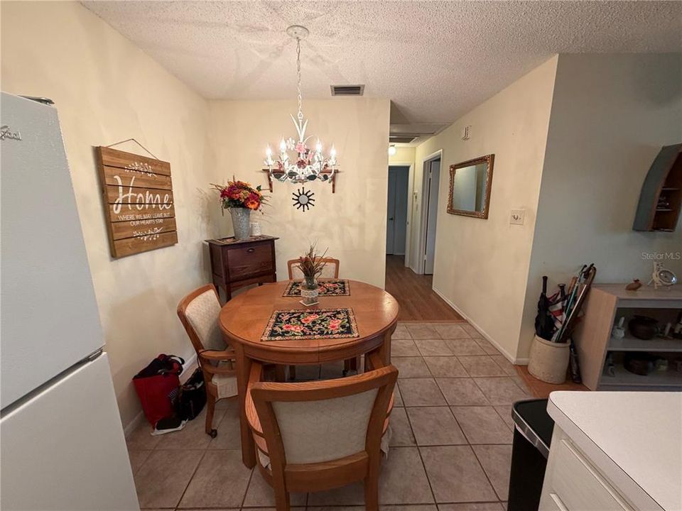 For Sale: $143,000 (2 beds, 1 baths, 825 Square Feet)