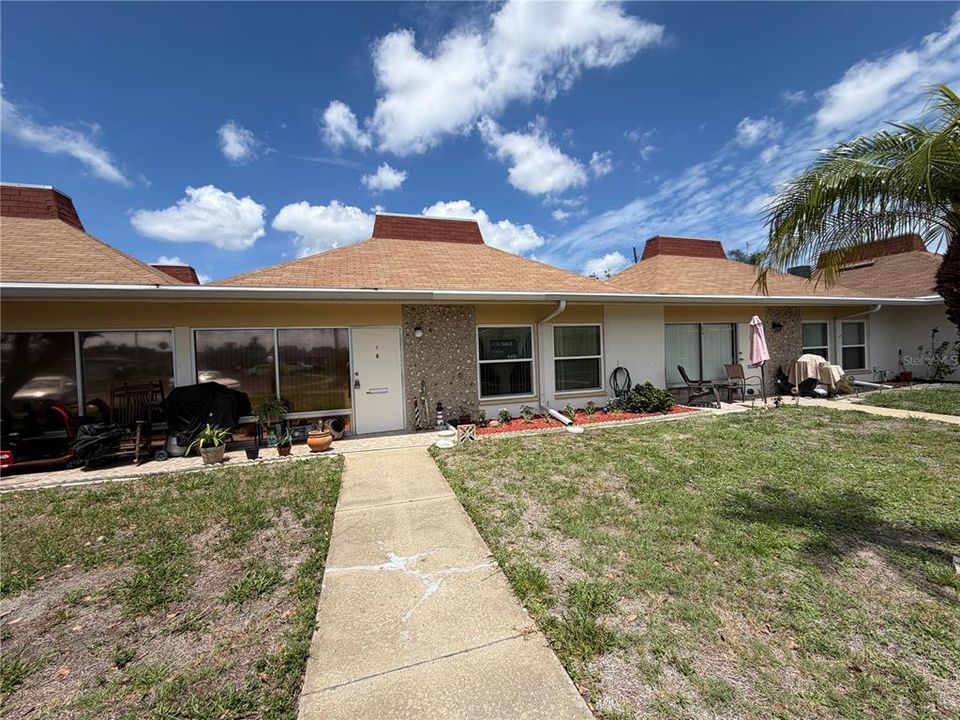 For Sale: $143,000 (2 beds, 1 baths, 825 Square Feet)
