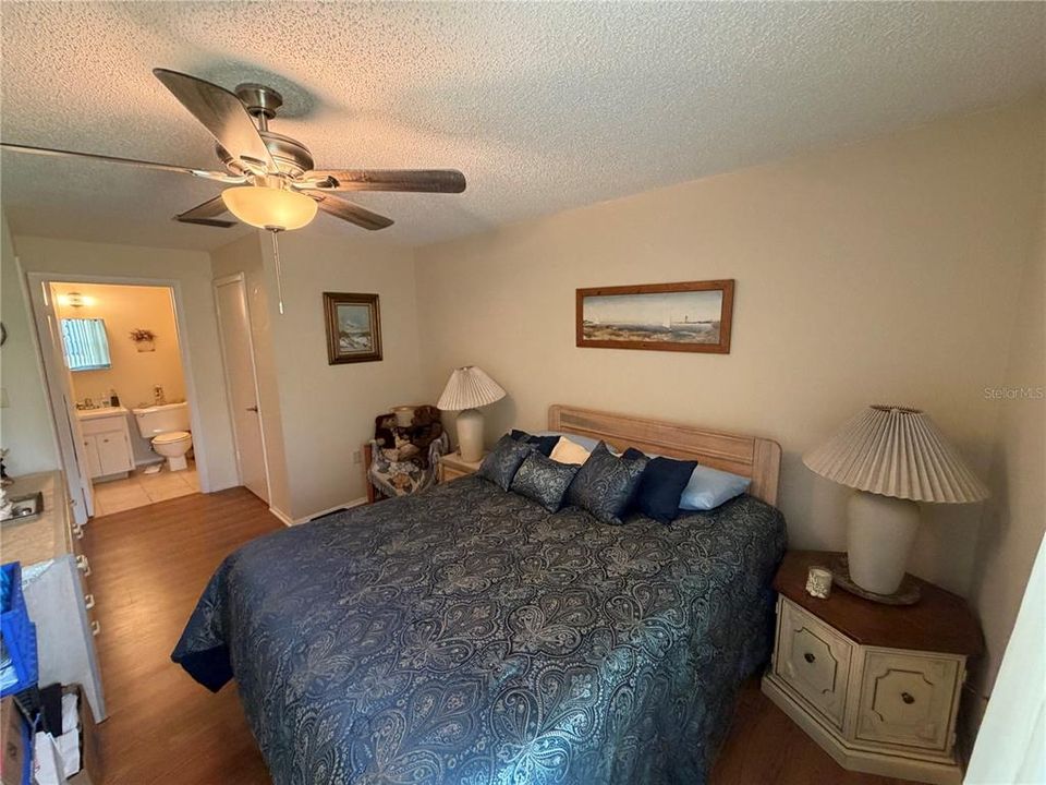 For Sale: $143,000 (2 beds, 1 baths, 825 Square Feet)