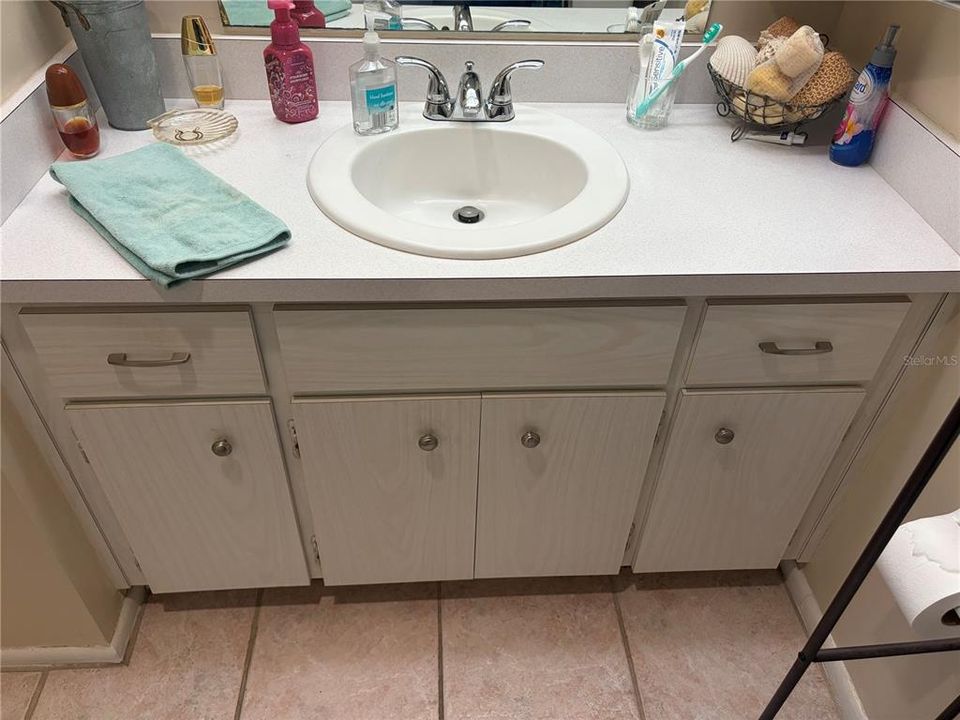 For Sale: $143,000 (2 beds, 1 baths, 825 Square Feet)