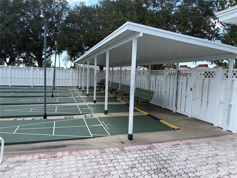 For Sale: $143,000 (2 beds, 1 baths, 825 Square Feet)