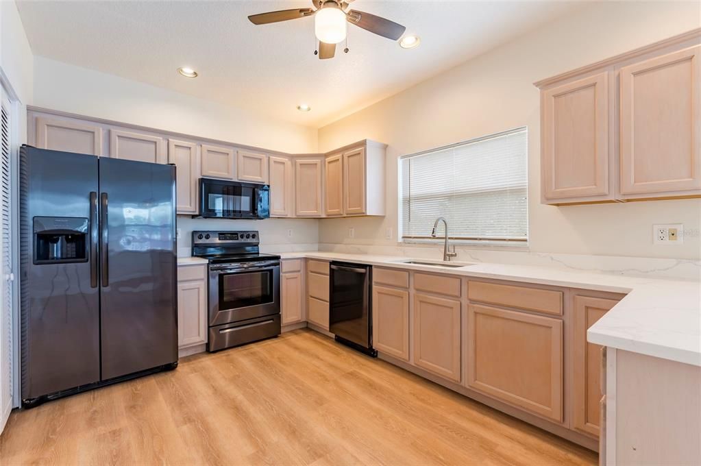 For Rent: $4,950 (6 beds, 2 baths, 3262 Square Feet)