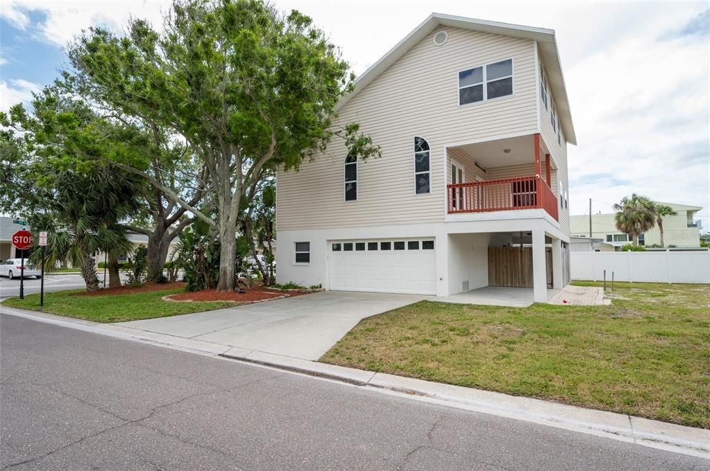 For Rent: $4,950 (6 beds, 2 baths, 3262 Square Feet)