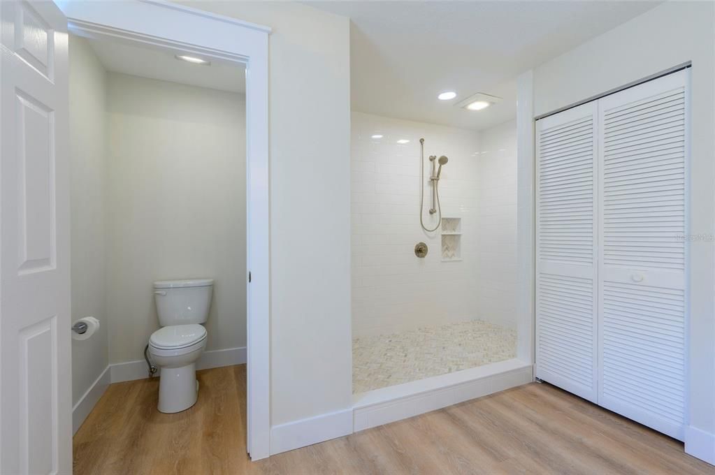 For Rent: $4,950 (6 beds, 2 baths, 3262 Square Feet)