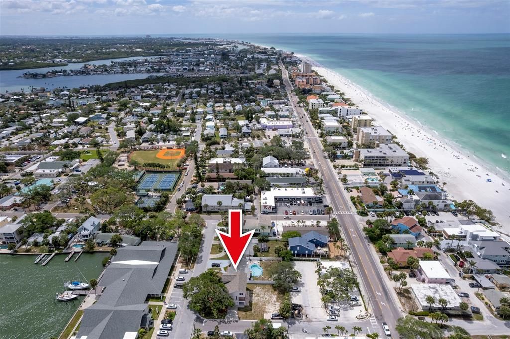 For Rent: $4,950 (6 beds, 2 baths, 3262 Square Feet)