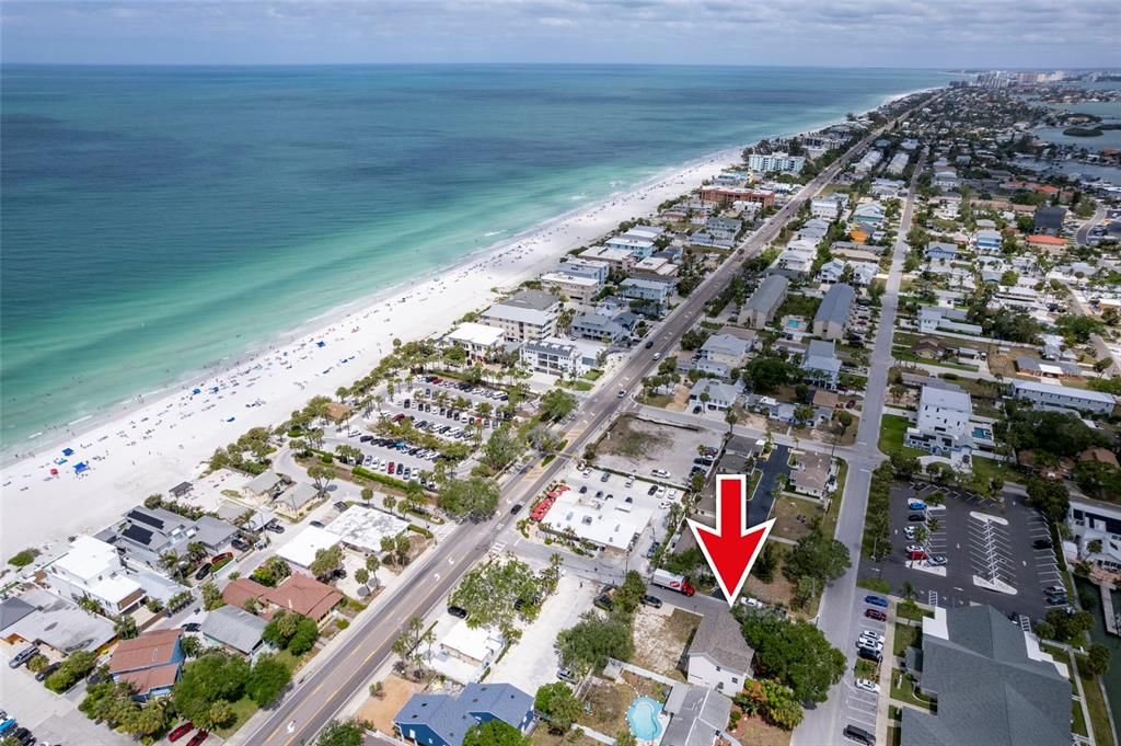For Rent: $4,950 (6 beds, 2 baths, 3262 Square Feet)