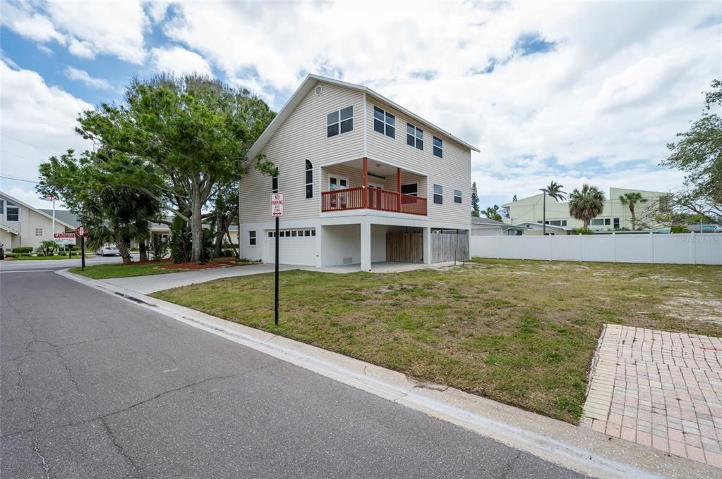 For Rent: $4,950 (6 beds, 2 baths, 3262 Square Feet)