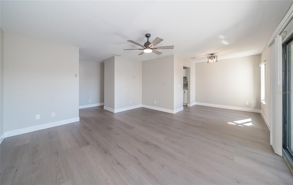 For Sale: $179,900 (1 beds, 1 baths, 740 Square Feet)
