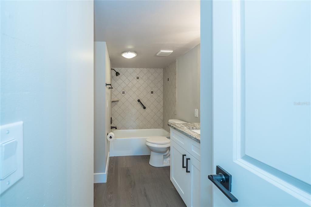 For Sale: $179,900 (1 beds, 1 baths, 740 Square Feet)