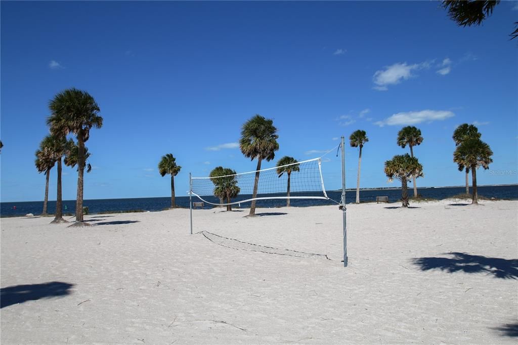 For Sale: $179,900 (1 beds, 1 baths, 740 Square Feet)