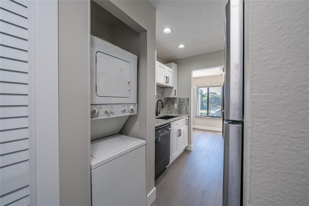 For Sale: $179,900 (1 beds, 1 baths, 740 Square Feet)