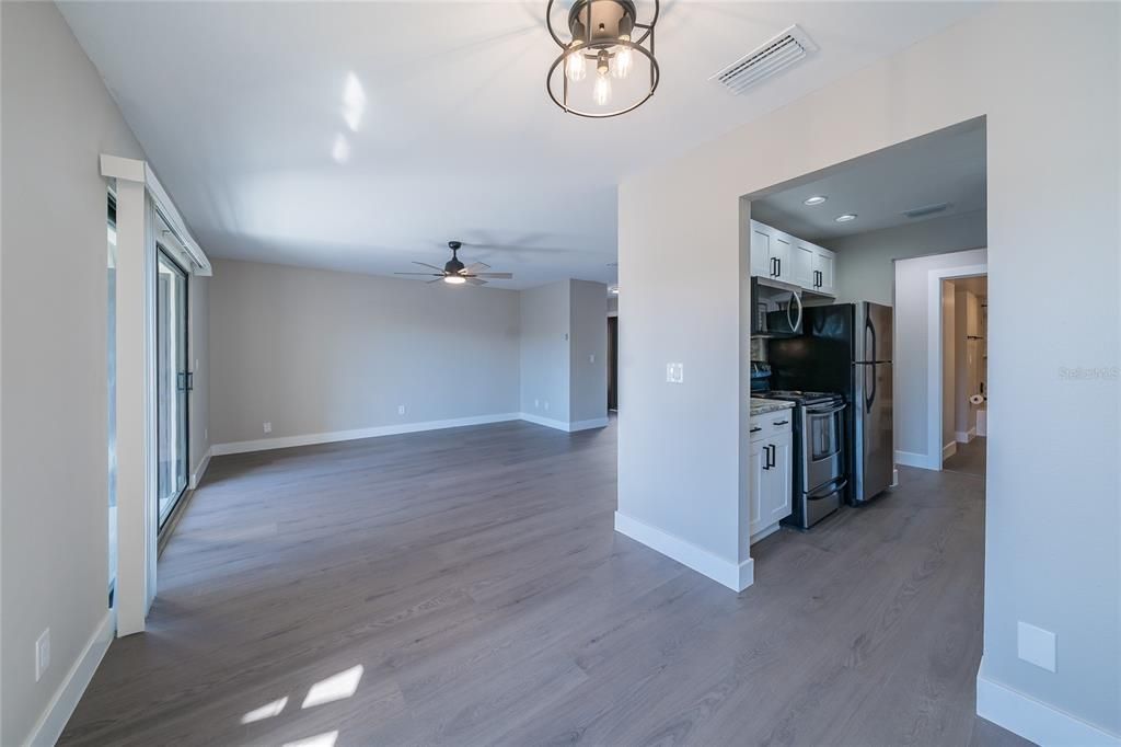 For Sale: $179,900 (1 beds, 1 baths, 740 Square Feet)