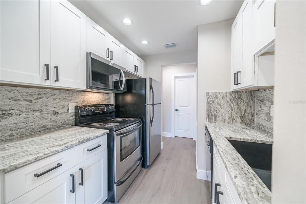 For Sale: $179,900 (1 beds, 1 baths, 740 Square Feet)