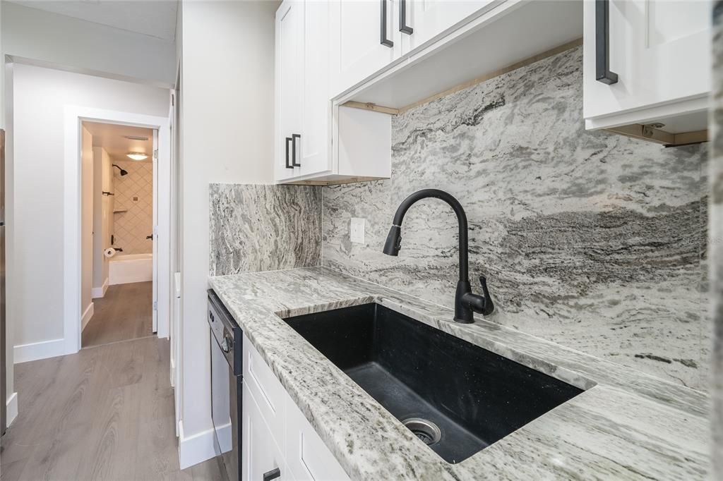 For Sale: $179,900 (1 beds, 1 baths, 740 Square Feet)
