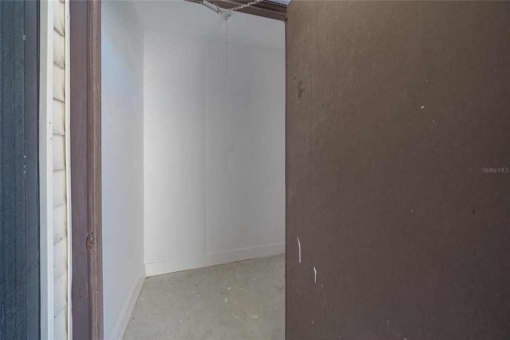 For Sale: $179,900 (1 beds, 1 baths, 740 Square Feet)