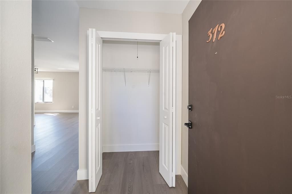For Sale: $179,900 (1 beds, 1 baths, 740 Square Feet)