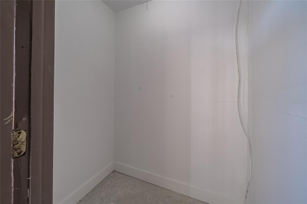 For Sale: $179,900 (1 beds, 1 baths, 740 Square Feet)