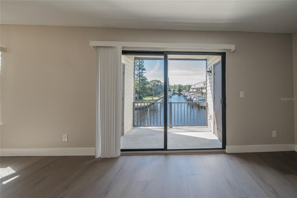 For Sale: $179,900 (1 beds, 1 baths, 740 Square Feet)