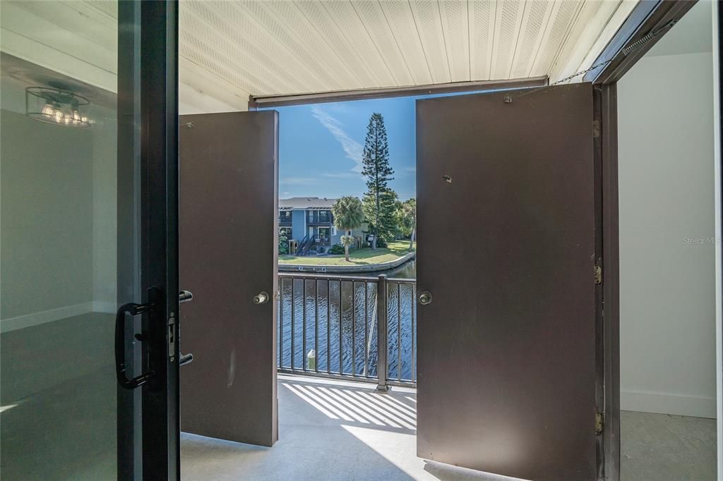 For Sale: $179,900 (1 beds, 1 baths, 740 Square Feet)