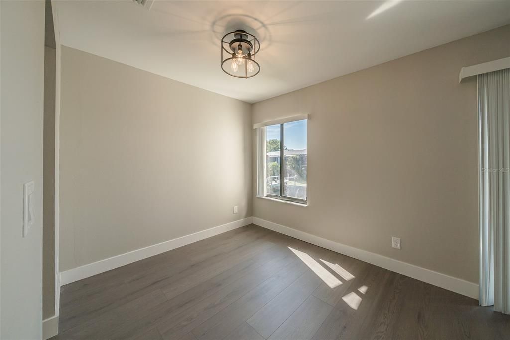 For Sale: $179,900 (1 beds, 1 baths, 740 Square Feet)