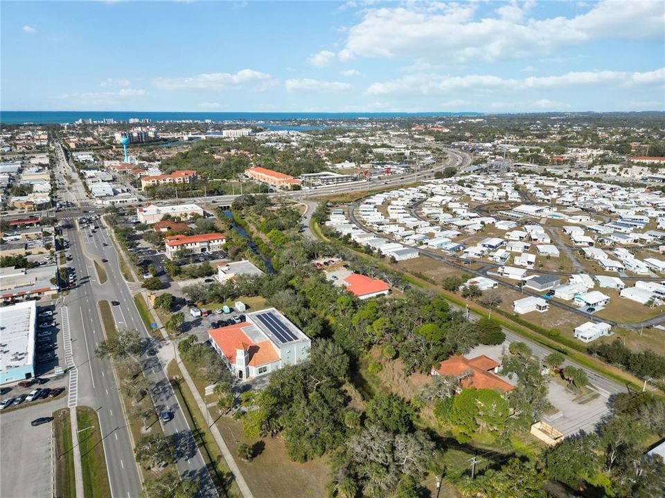 На продажу: $789,000 (0.89 acres)